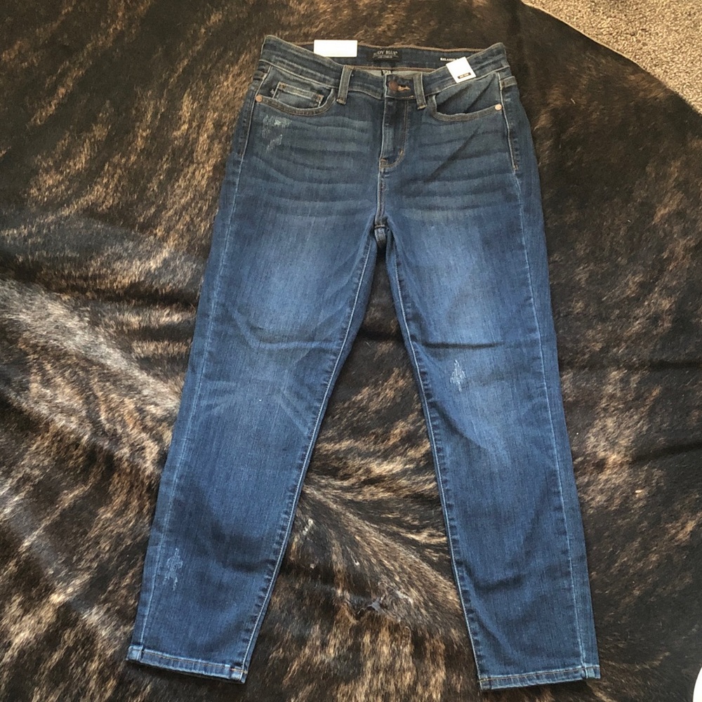 Judy Blue Mid Rise Cropped Relaxed Fit Jeans